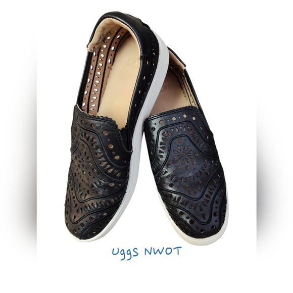UGG Black Slip-On Shoes Loafer Women's 7.5 Perforated. - Picture 1 of 5